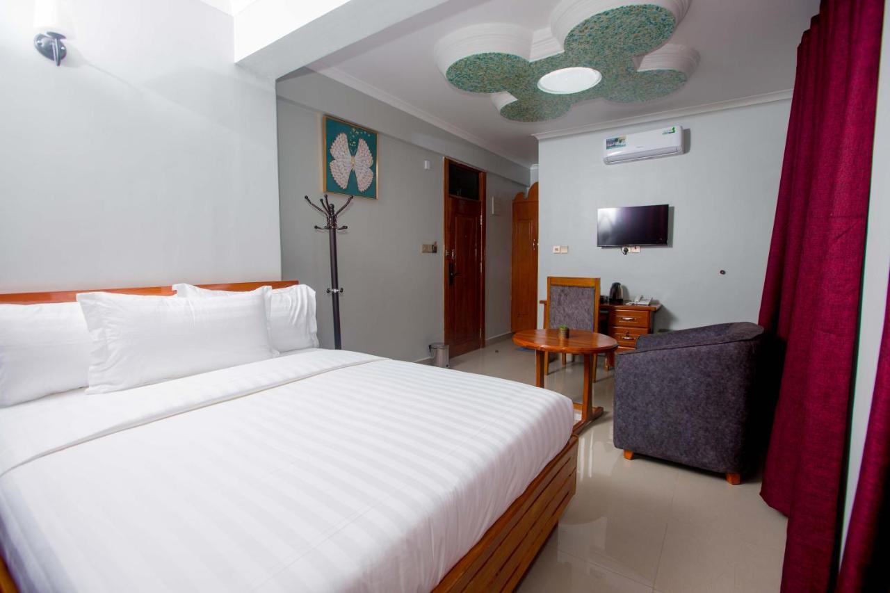 Hadjens Hotel Mwanza Esterno foto
