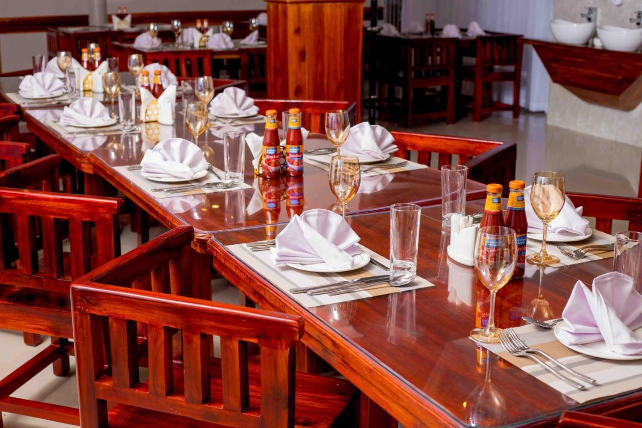 Hadjens Hotel Mwanza Esterno foto