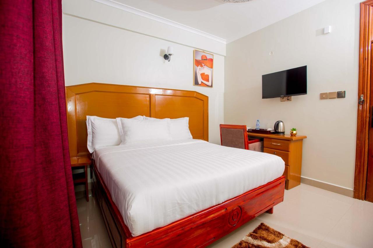 Hadjens Hotel Mwanza Esterno foto